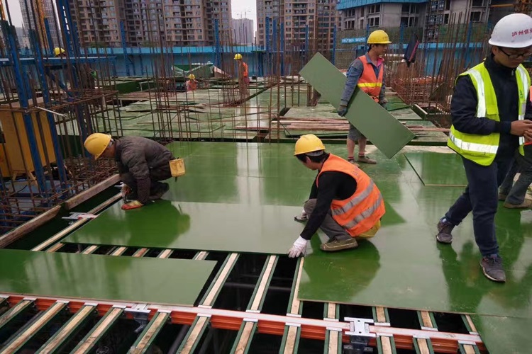塑面建筑模板-解放施工人力，節(jié)省時(shí)間和成本